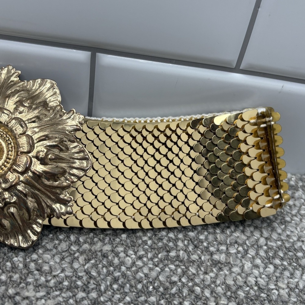 Women Belt Elastic Textured Large Golden Color Clasp Wide VTG Castle H18 - Picture 4 of 14